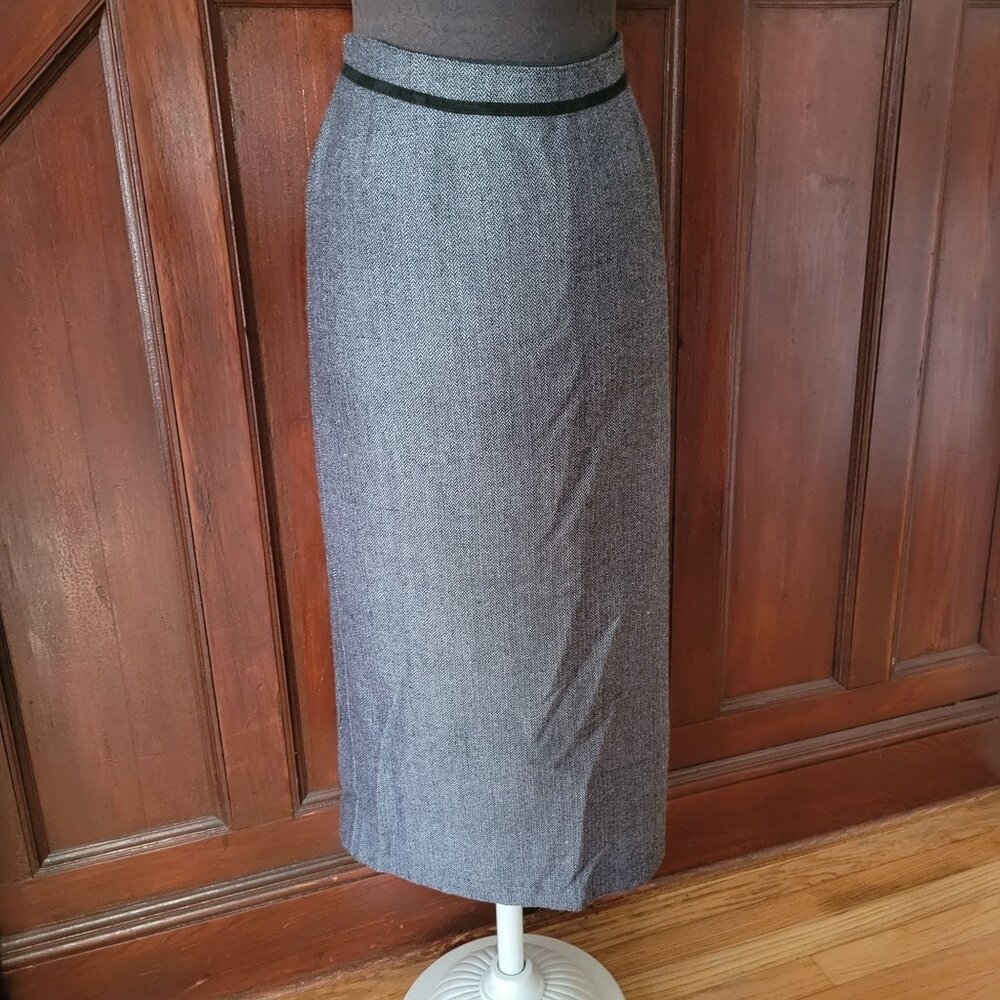 Christopher & Banks Womens Size 12 Gray Herringbone Skirt With Black Trim